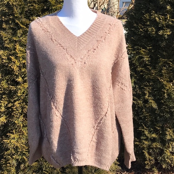 Accepting Offers 🌷Mauve V-Neck Sweater - Picture 5 of 6